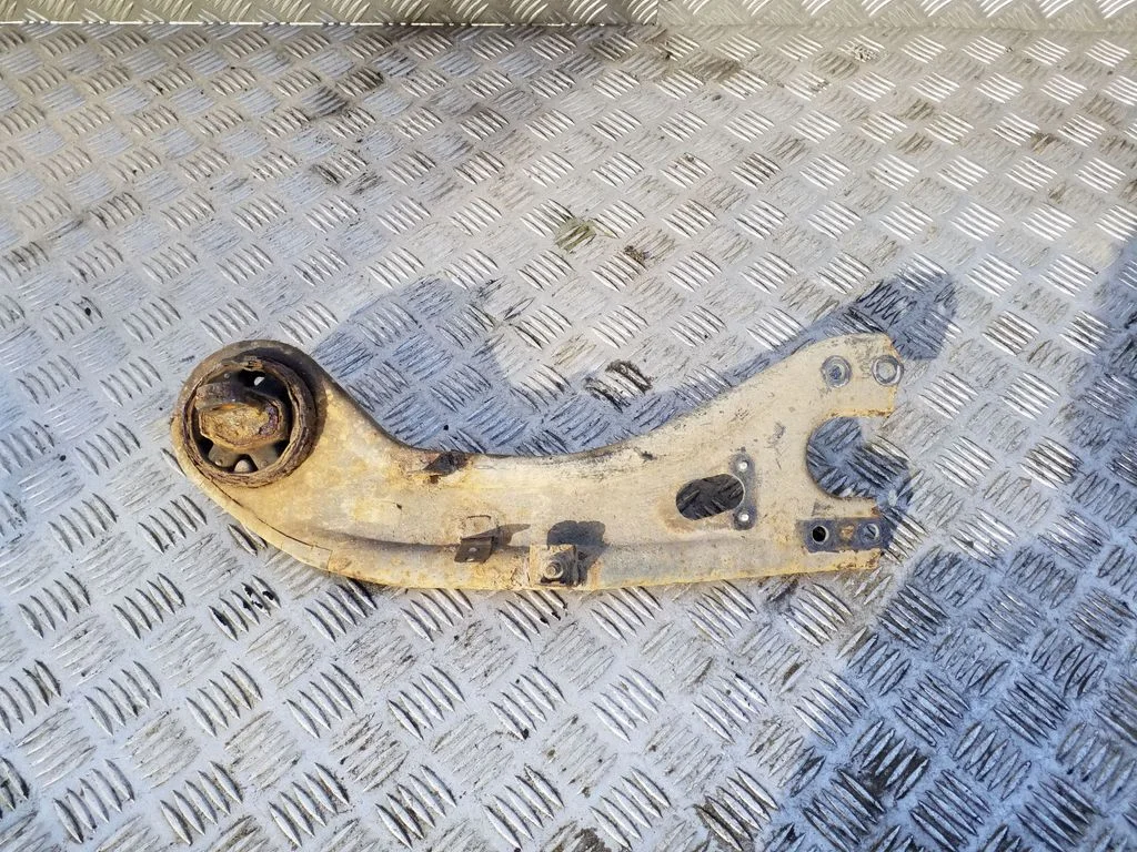 Rear upper control arm/wishbone – right