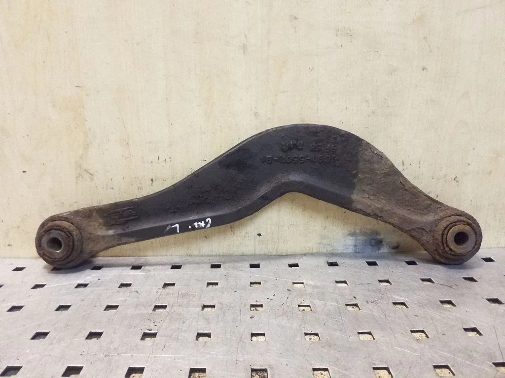 Tagumine ülemine õõtshoob – Volvo S60 (2005-2010)