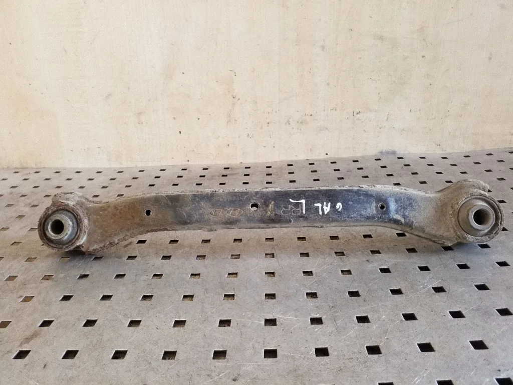 Rear upper control arm/wishbone – left