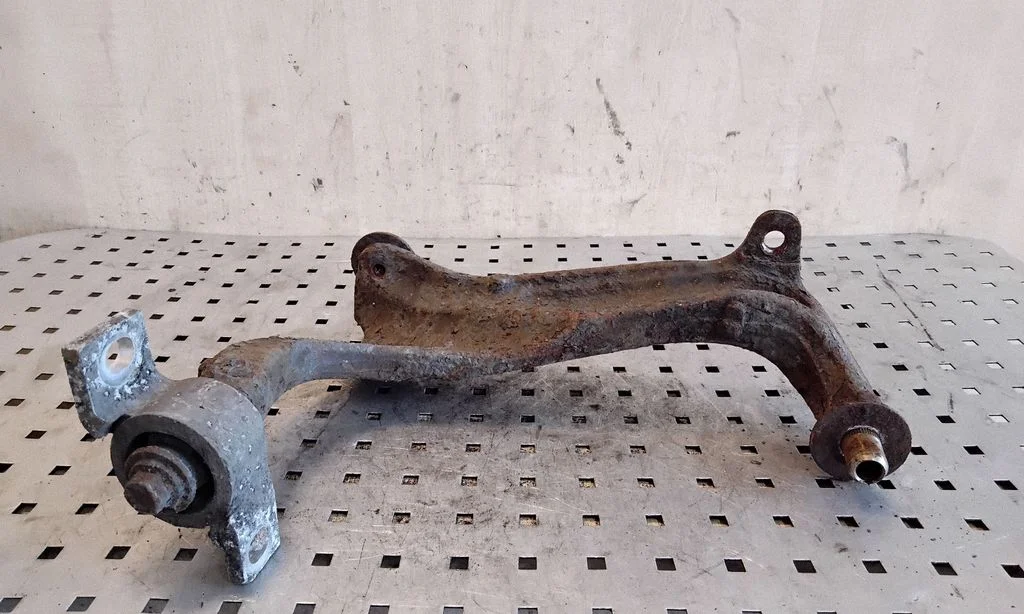 Rear upper control arm/wishbone – right