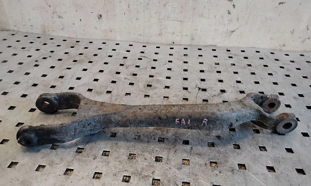 Rear upper control arm/wishbone – right