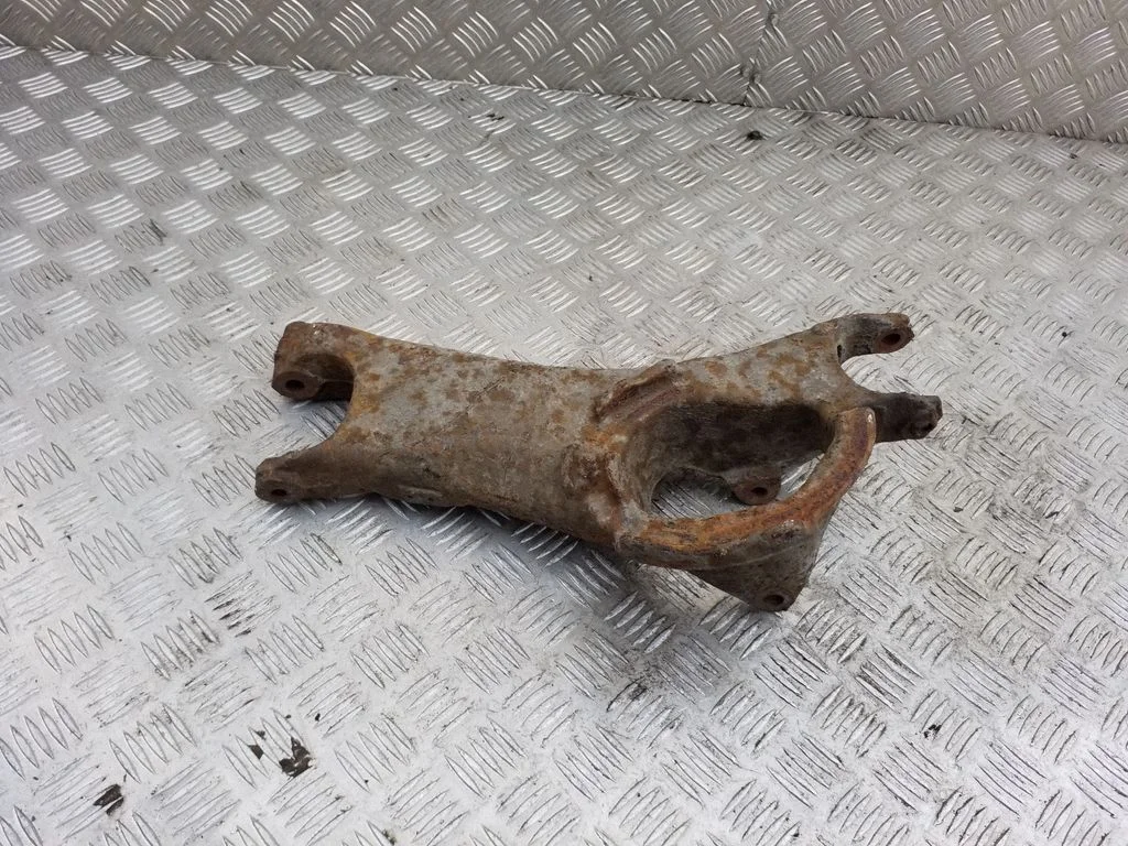 Rear upper control arm/wishbone – rear left
