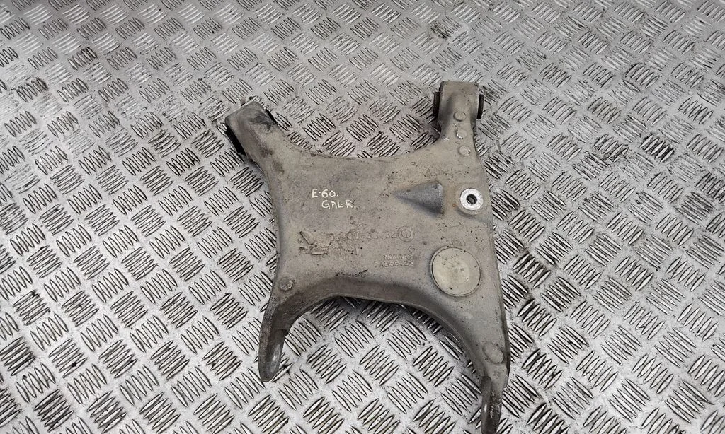 Rear upper control arm/wishbone – right