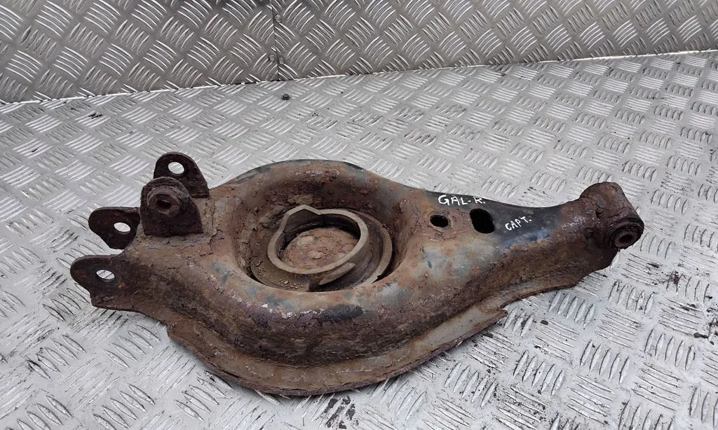 Rear upper control arm/wishbone – right
