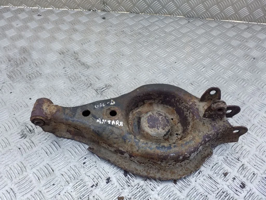 Rear upper control arm/wishbone – rear left