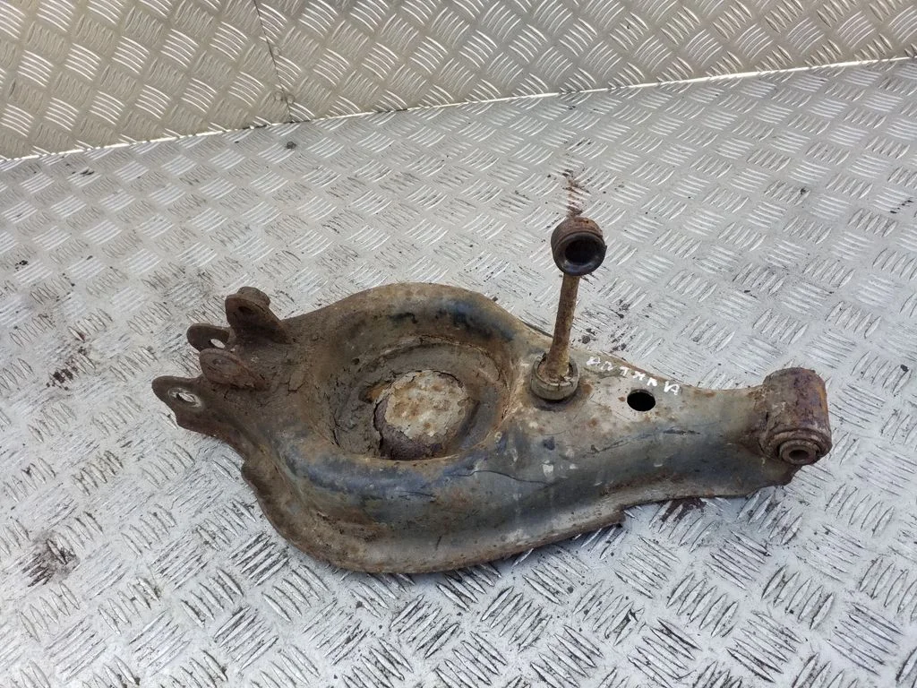 Rear upper control arm/wishbone – rear left