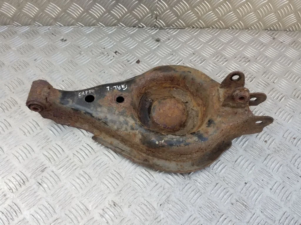 Rear upper control arm/wishbone – rear left