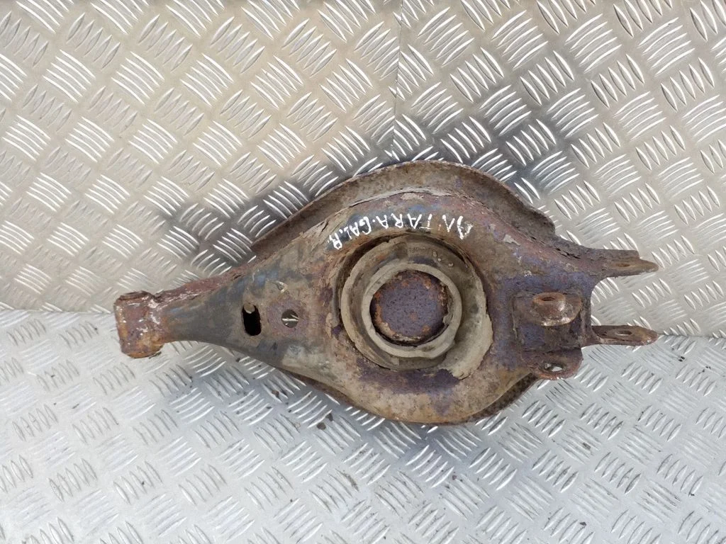 Rear upper control arm/wishbone – rear right