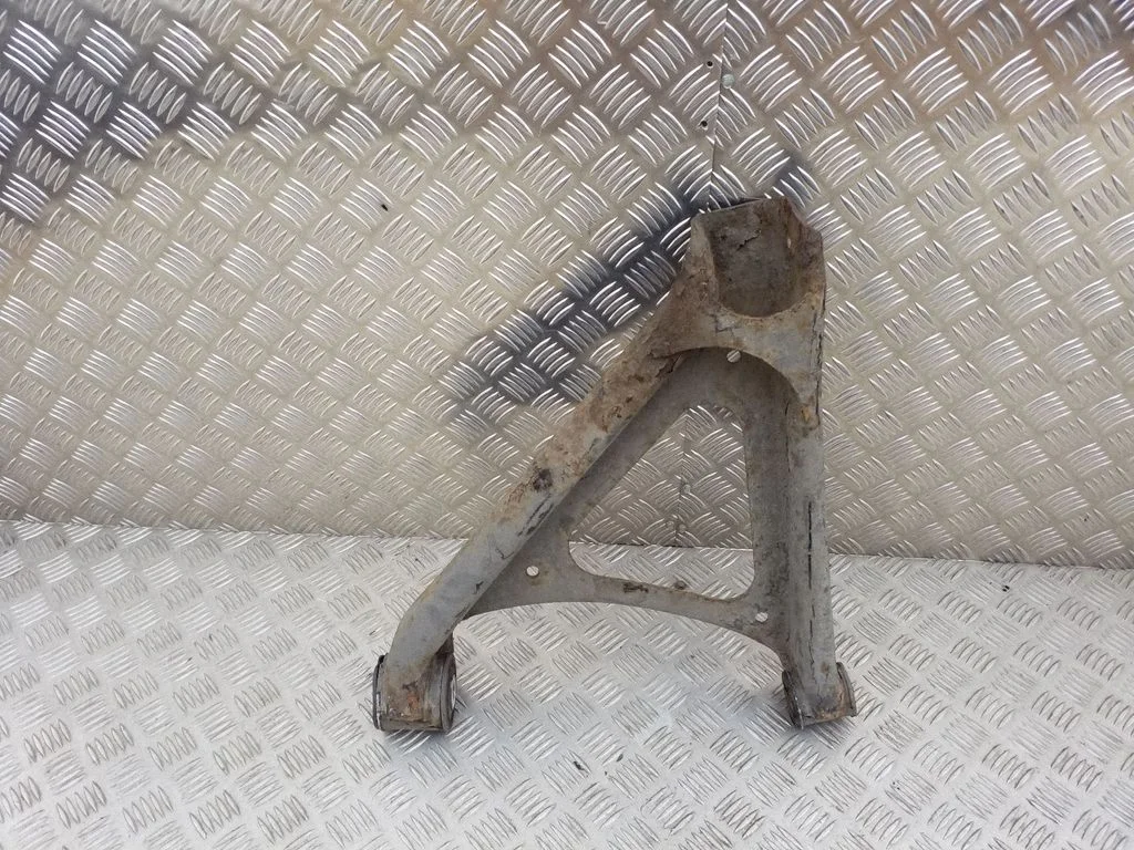 Rear upper control arm/wishbone – rear right