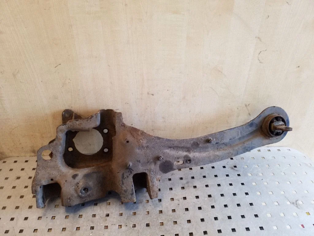 Rear upper control arm/wishbone – rear left