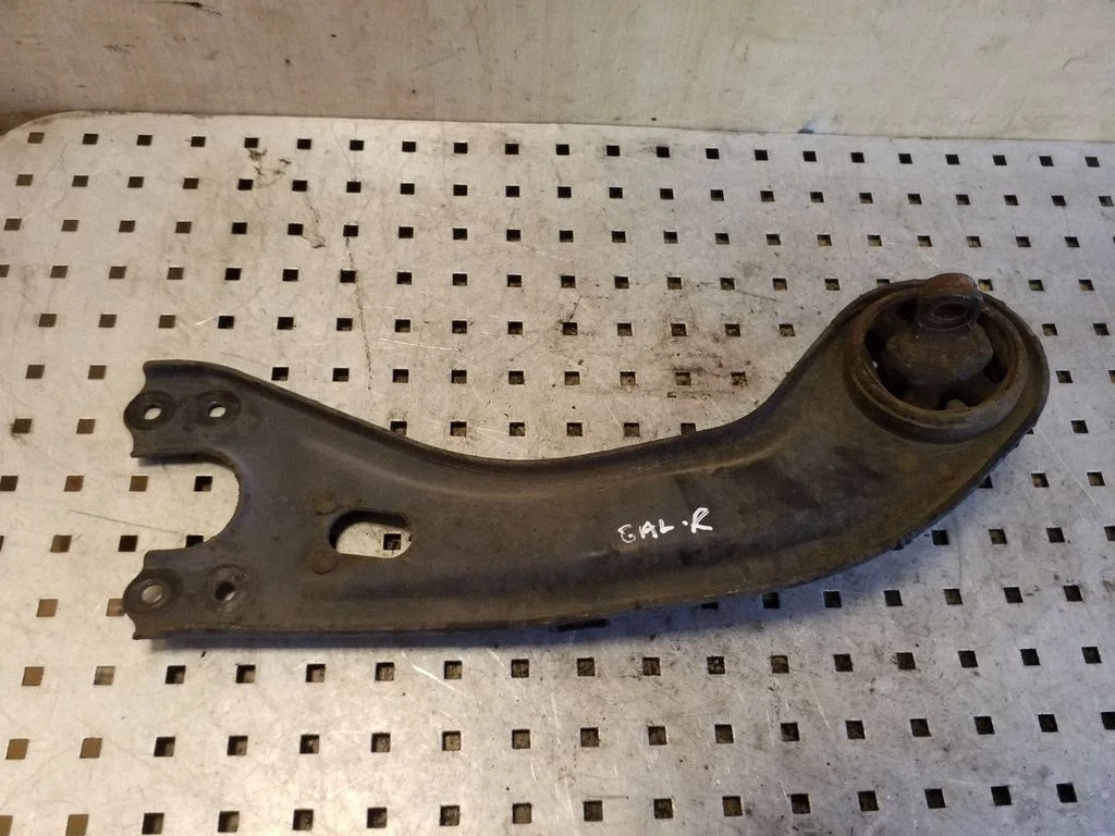 Rear upper control arm/wishbone – right