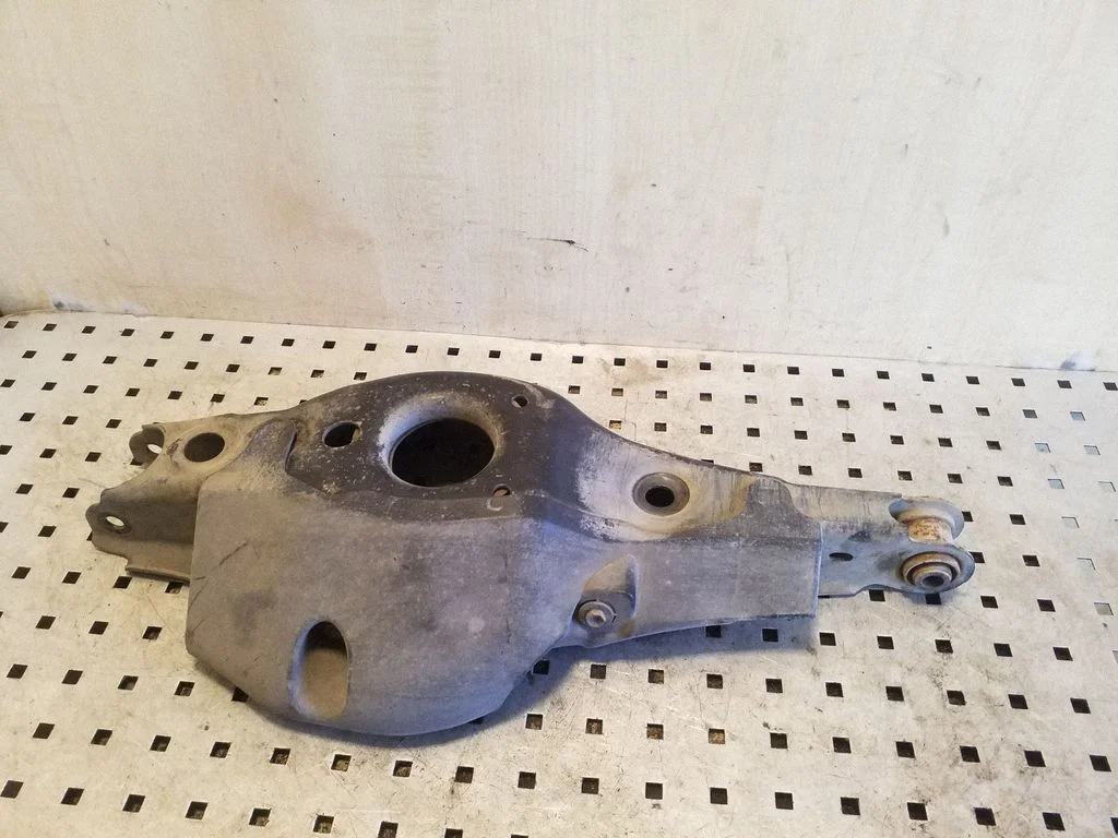 Rear upper control arm/wishbone – left