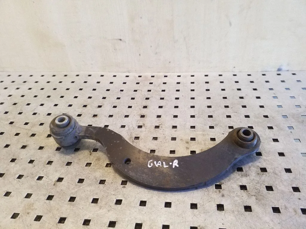 Rear upper control arm/wishbone – right