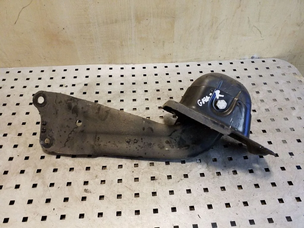 Rear upper control arm/wishbone – right