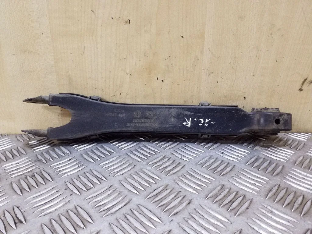 Rear upper control arm/wishbone – right