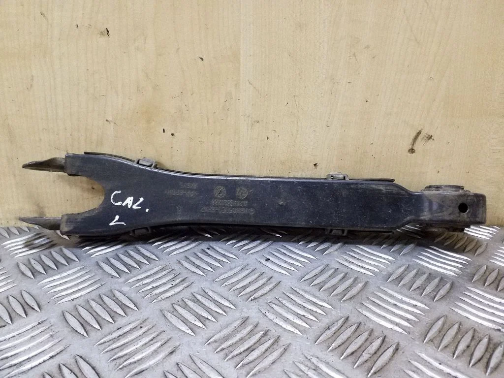 Rear upper control arm/wishbone – rear left