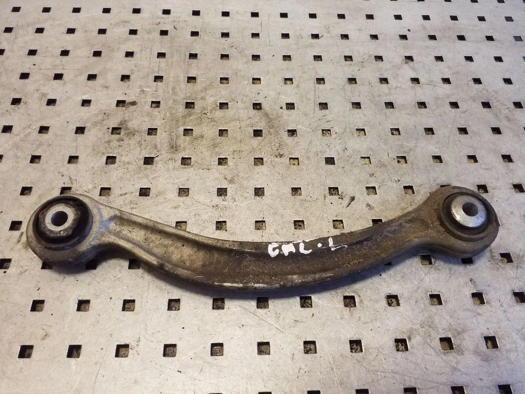Rear upper control arm/wishbone – left