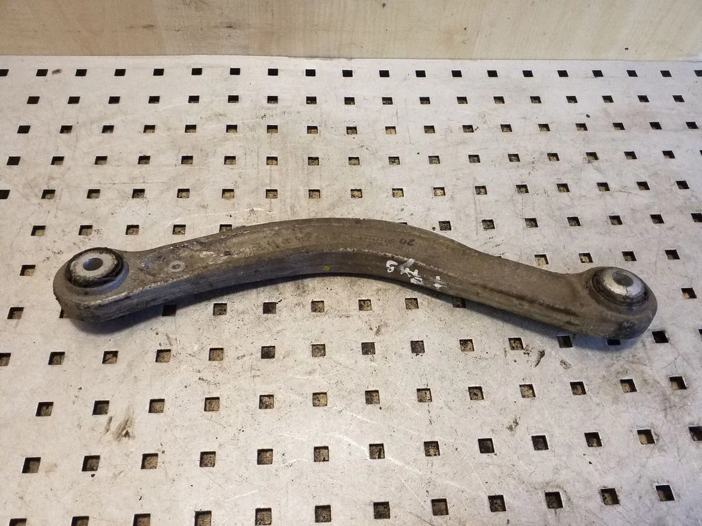 Rear upper control arm/wishbone – left