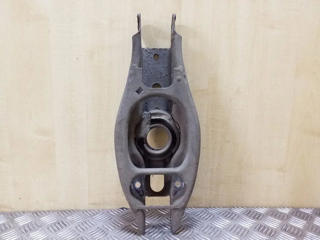Rear upper control arm/wishbone – right