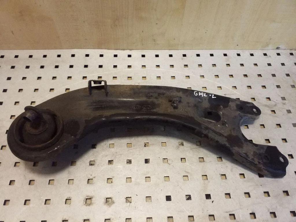 Rear upper control arm/wishbone – left
