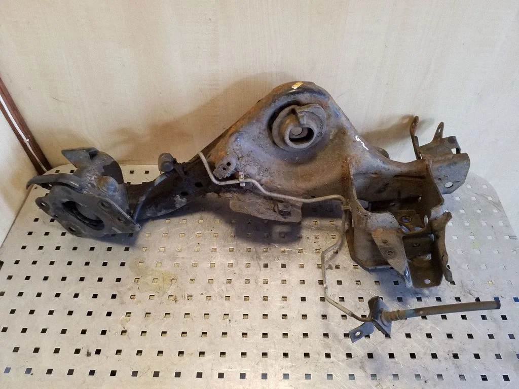 Rear upper control arm/wishbone – left