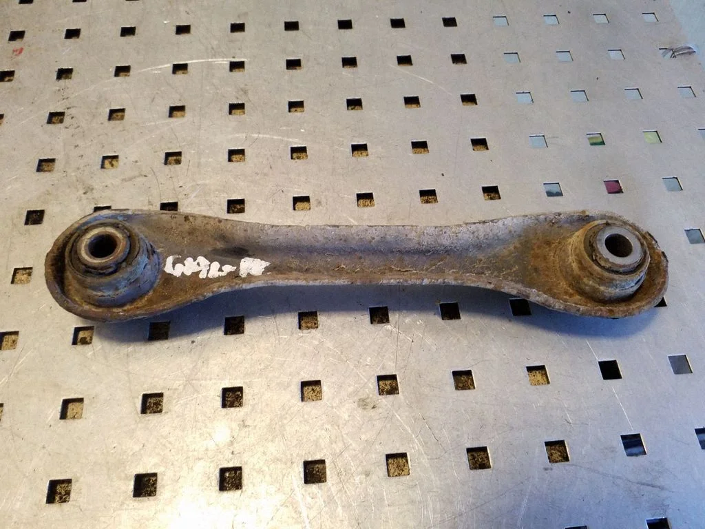 Rear upper control arm/wishbone – right