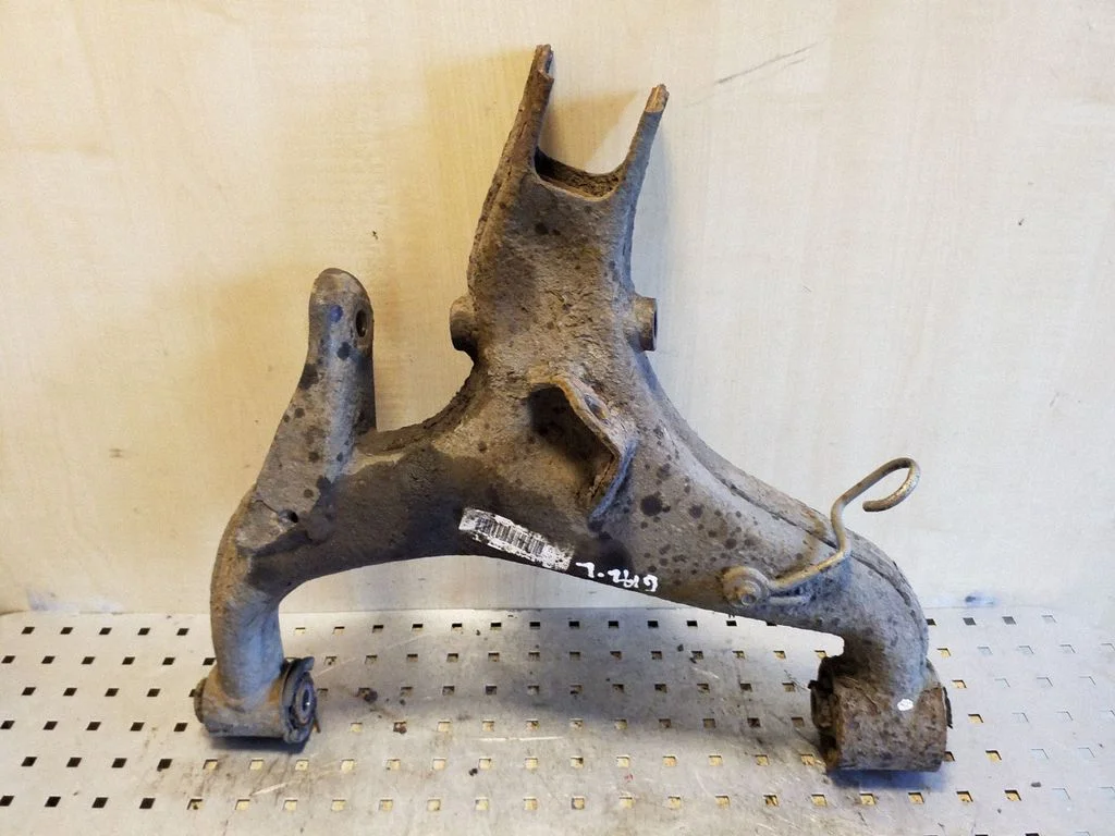 Rear upper control arm/wishbone – left