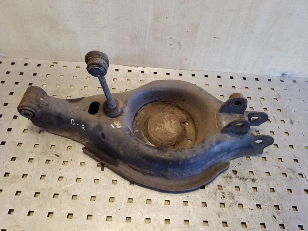 Rear upper control arm/wishbone – right