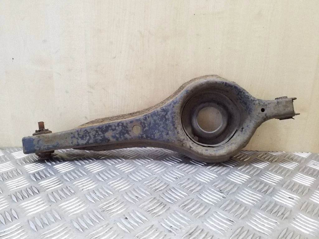 Rear upper control arm/wishbone – left