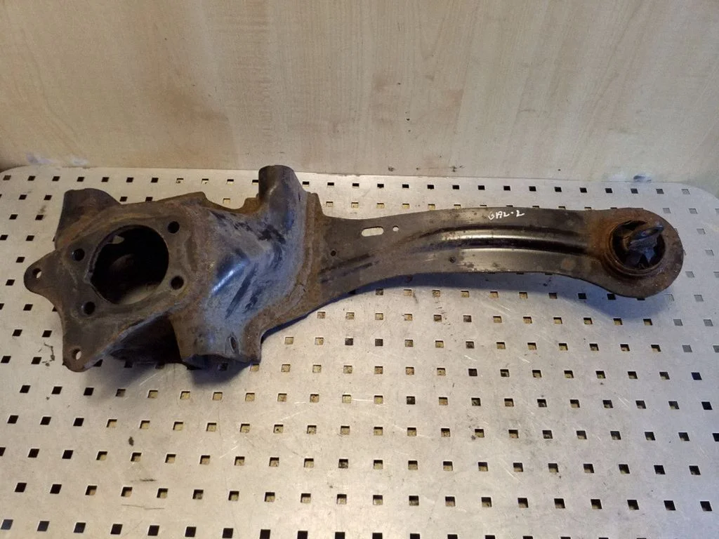 Rear upper control arm/wishbone – left