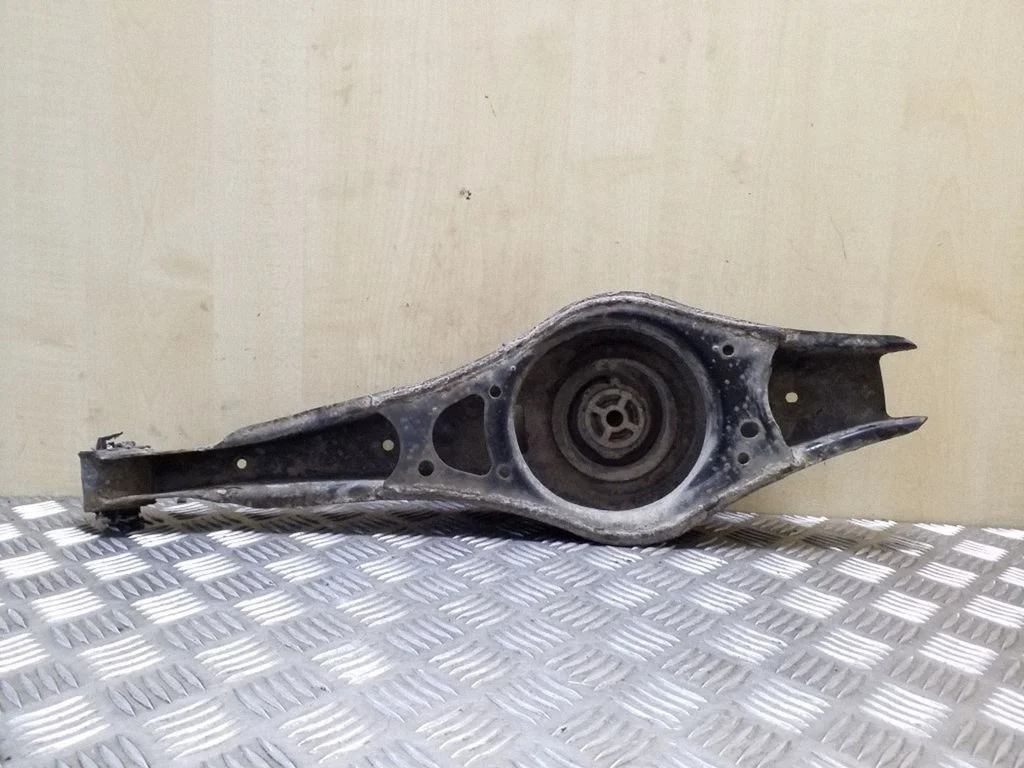 Tagumine ülemine õõtshoob 1K0505371