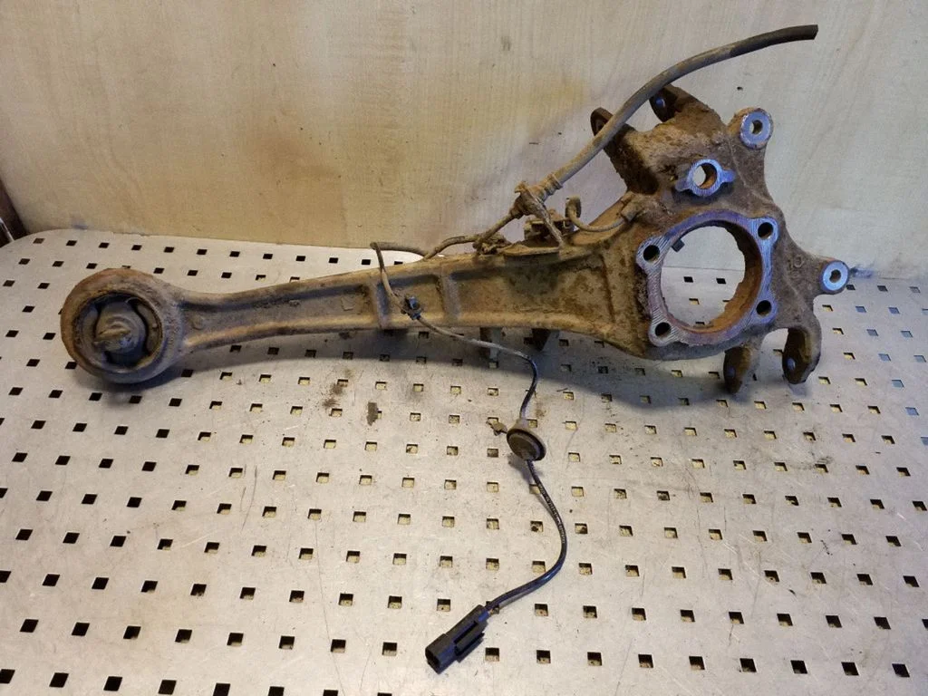 Rear upper control arm/wishbone – left