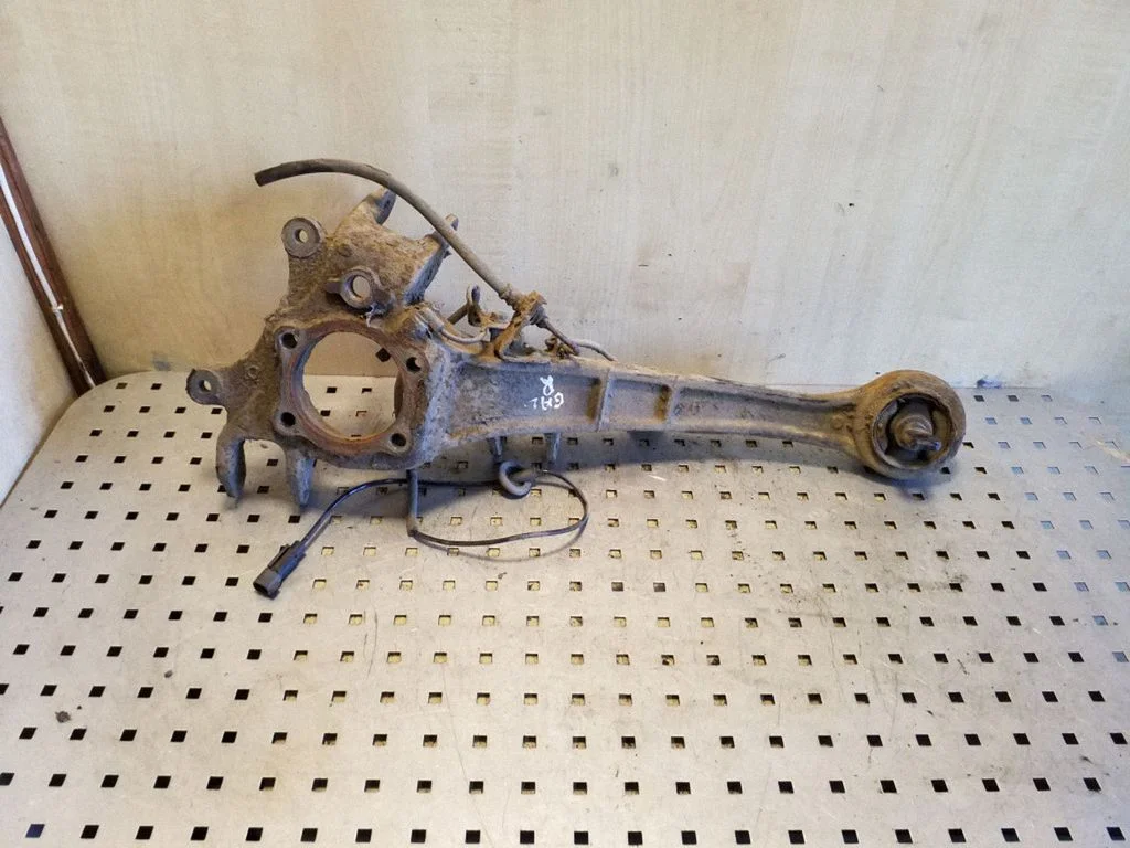 Rear upper control arm/wishbone – right