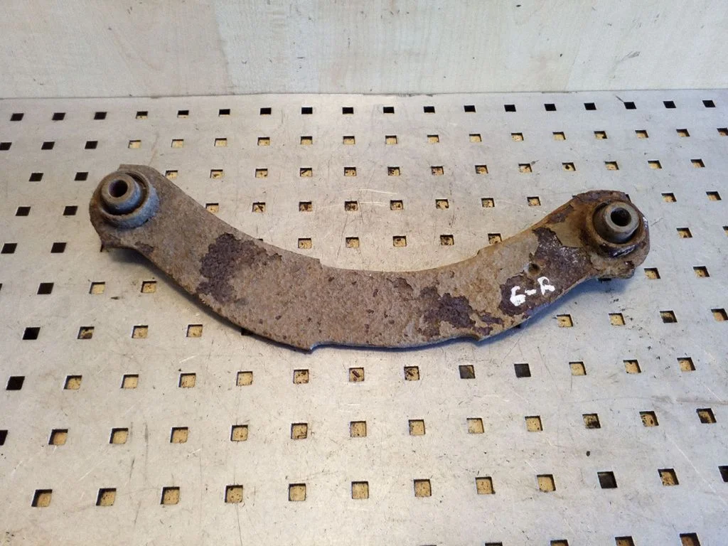 Rear upper control arm/wishbone – right