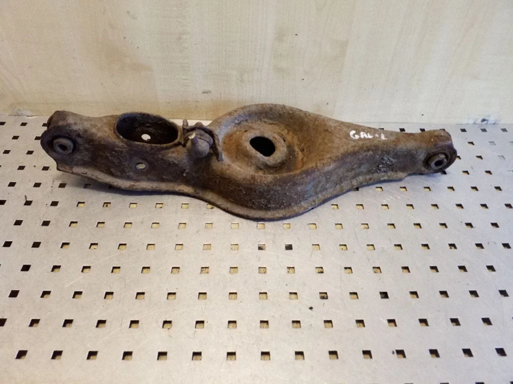 Rear upper control arm/wishbone – Mitsubishi Outlander (2001-2007)