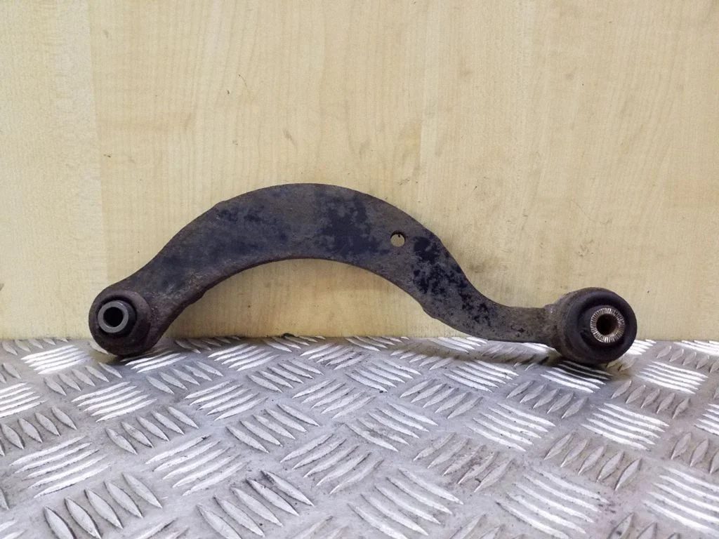 Rear upper control arm/wishbone – left