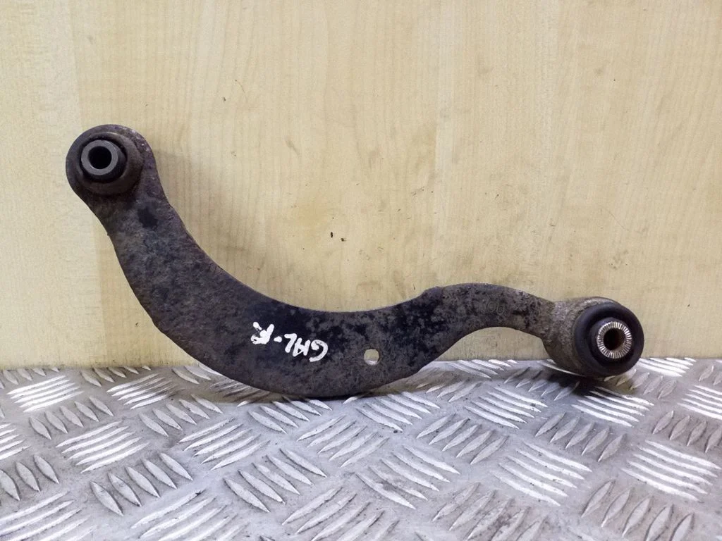 Rear upper control arm/wishbone – right