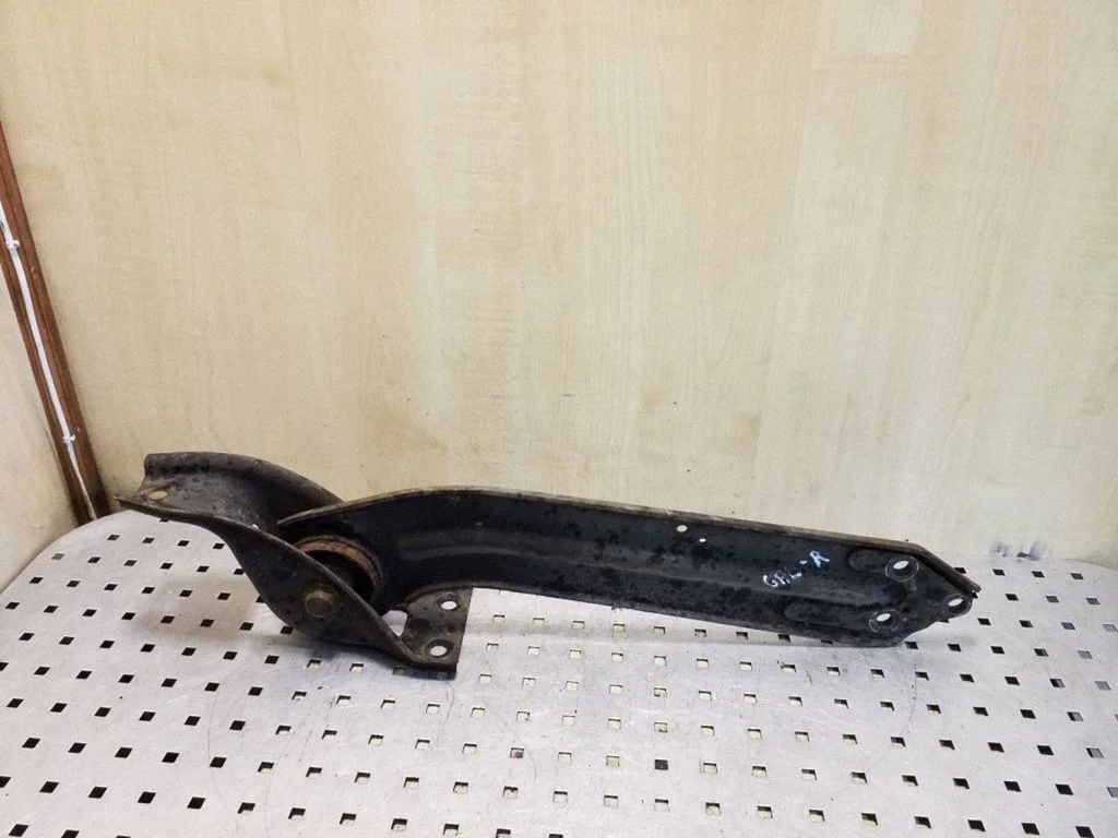 Rear upper control arm/wishbone – right