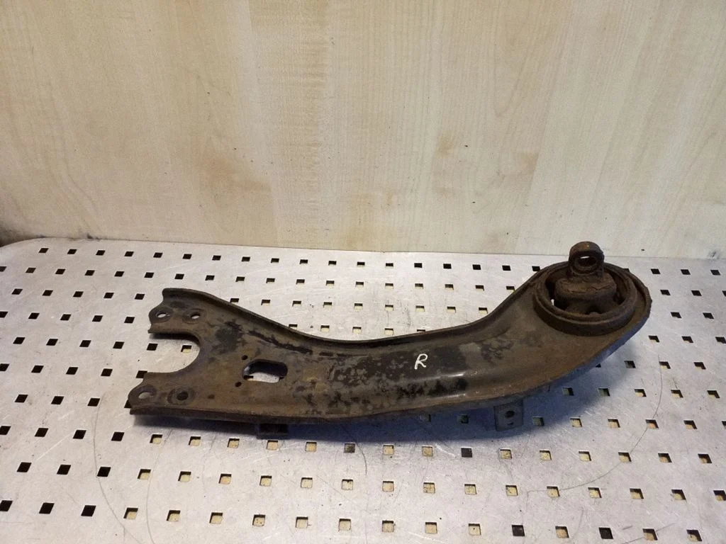 Rear upper control arm/wishbone – right