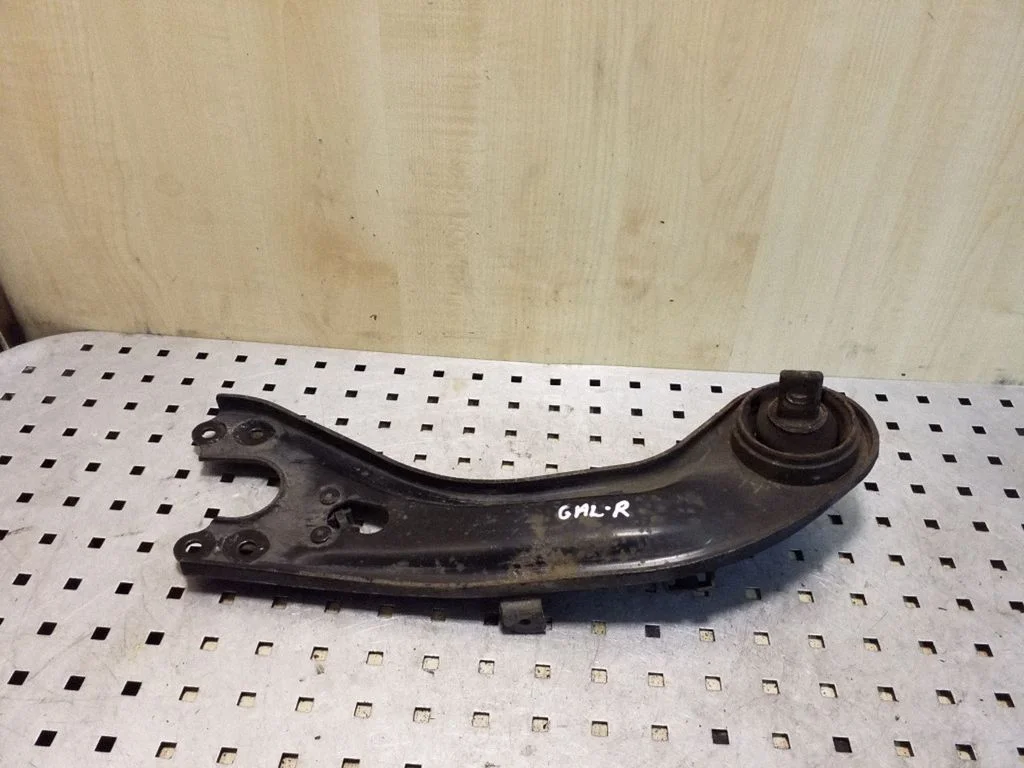 Rear upper control arm/wishbone – right