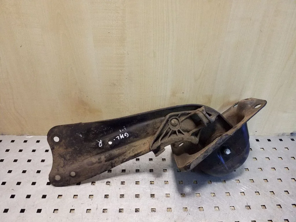 Tagumine ülemine õõtshoob 1K0505226H