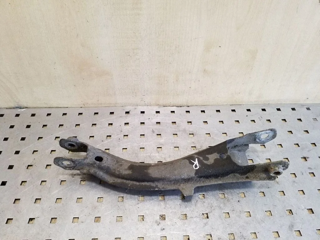 Rear upper control arm/wishbone – right