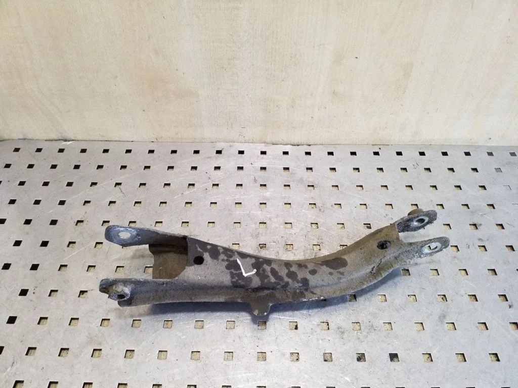 Rear upper control arm/wishbone – left