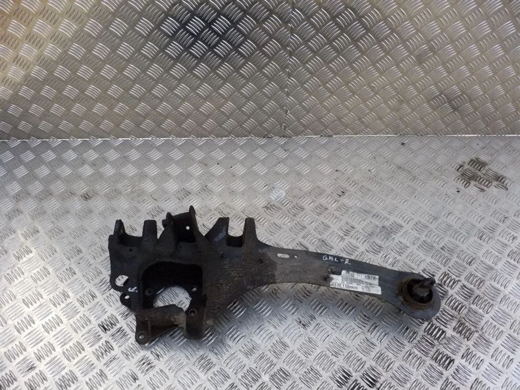 Rear upper control arm/wishbone – right