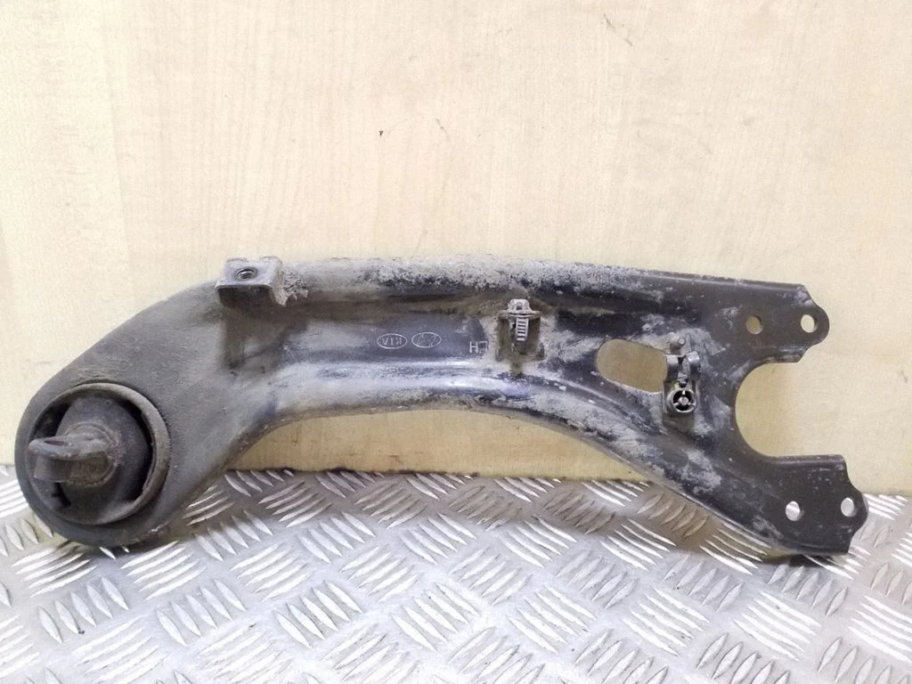 Rear upper control arm/wishbone – left