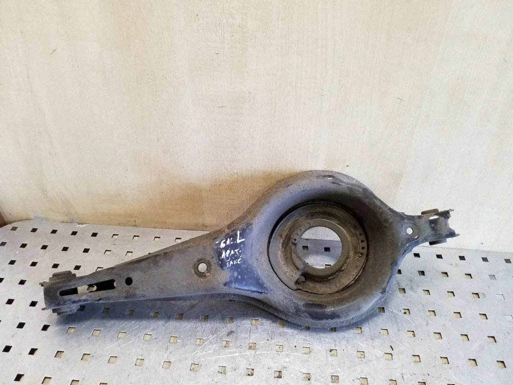 Rear upper control arm/wishbone – left