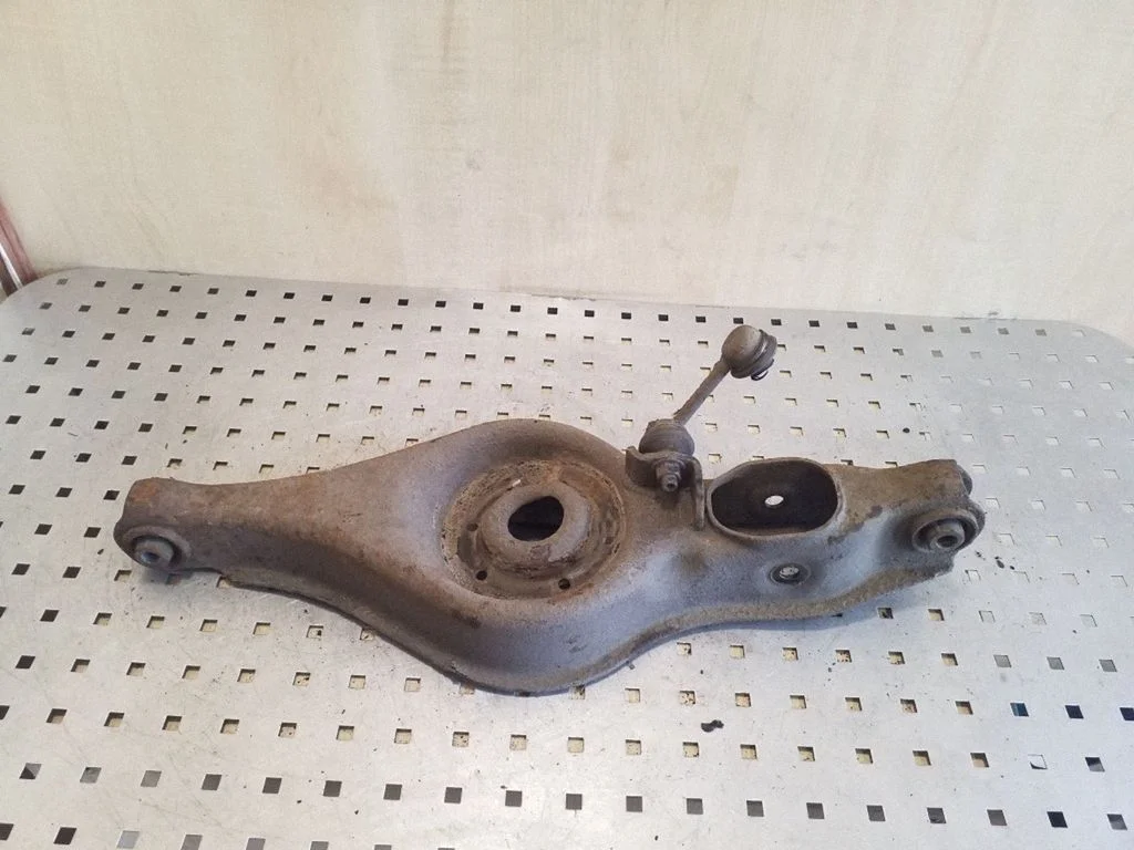 Rear upper control arm/wishbone – left