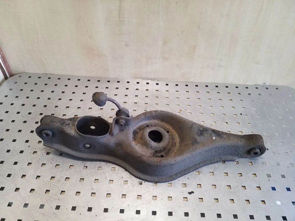 Rear upper control arm/wishbone – right