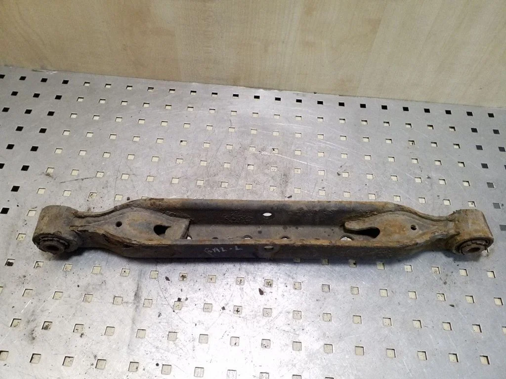 Rear upper control arm/wishbone – left