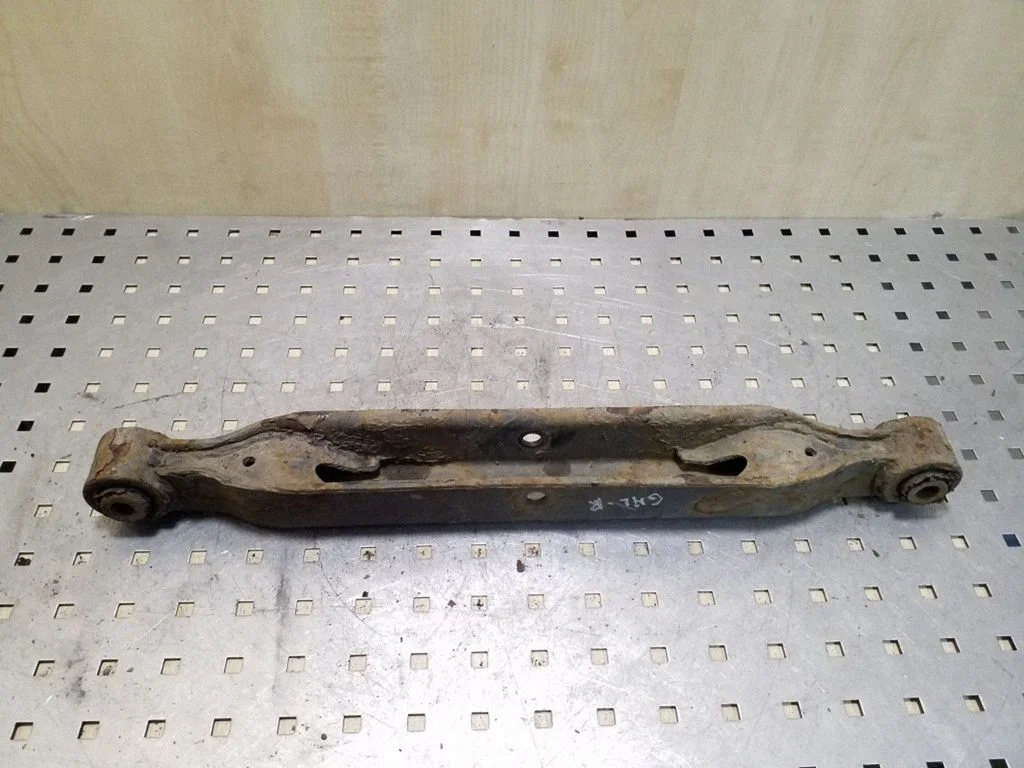Rear upper control arm/wishbone – right